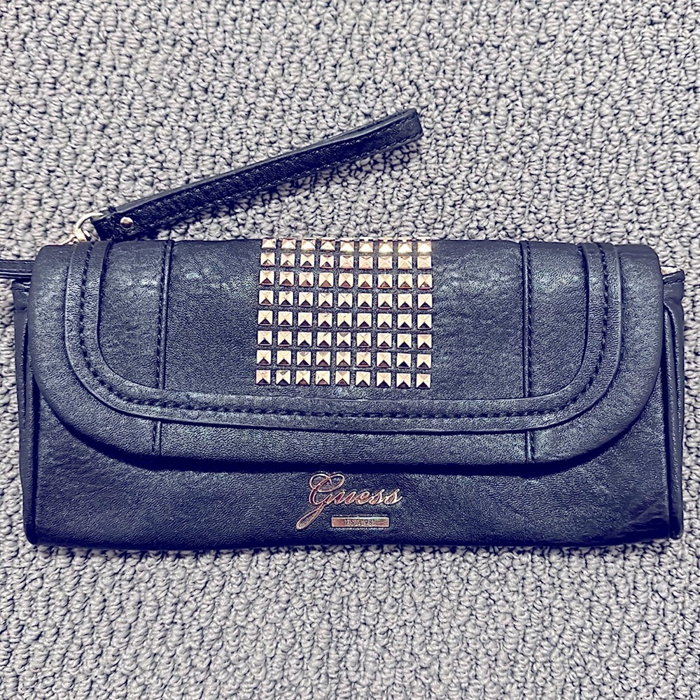 Guess Clutch